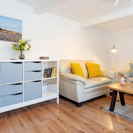 Alte Dorfstrasse 29 Reetungsboot * Behrensdorf